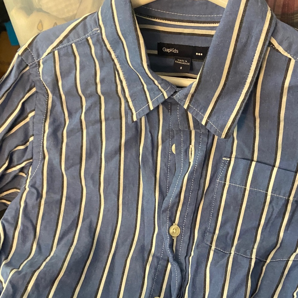 GAP Blue and White Vertical Stripe Button-Down Shirt Size Small